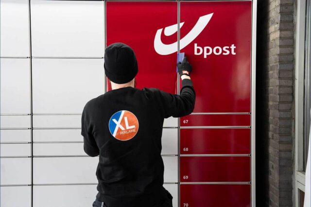 Waarom je pakketautomaat laten bestickeren?